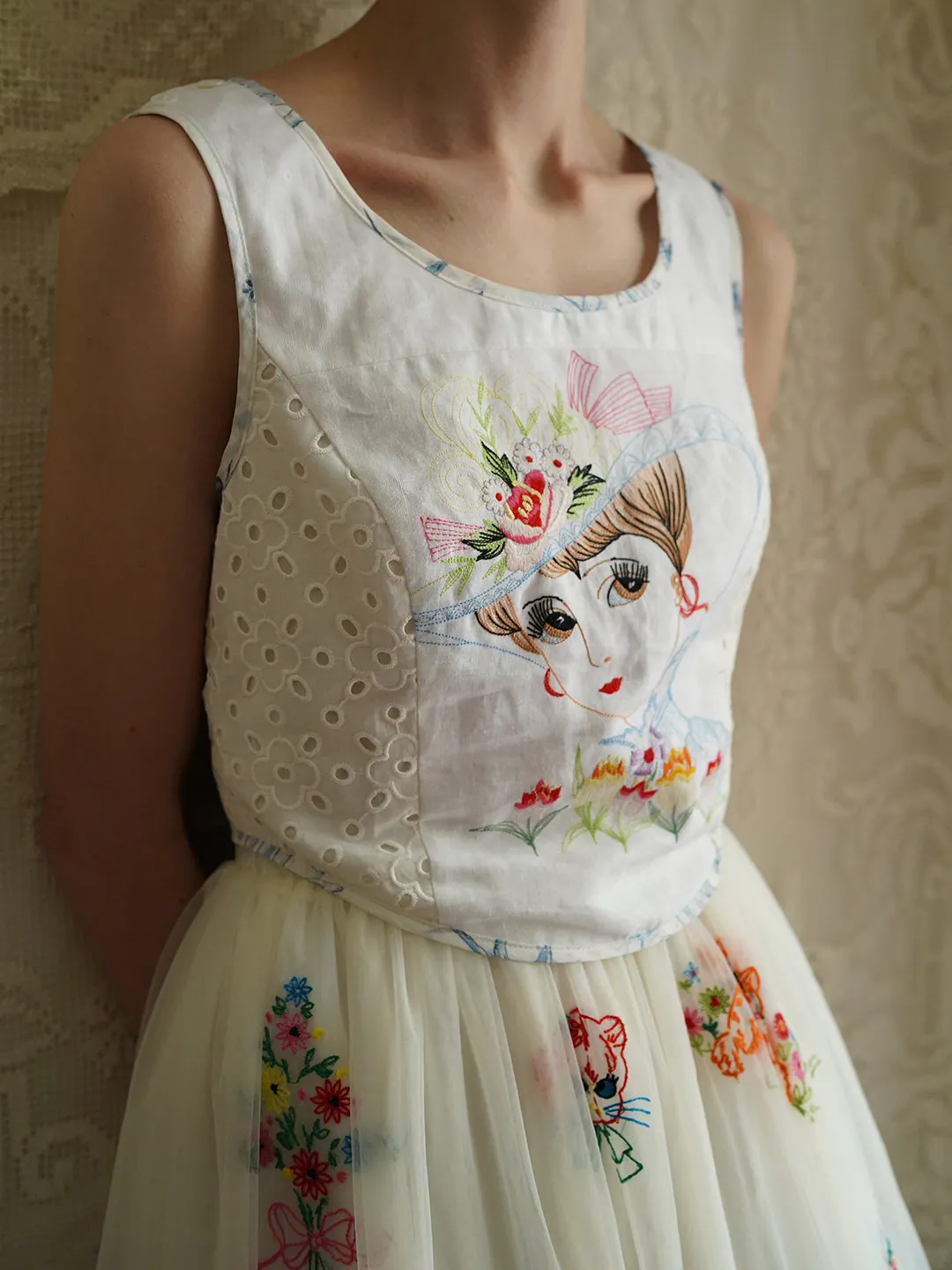 Unlogical Poem Retro Elegant Embroidered Short Vest