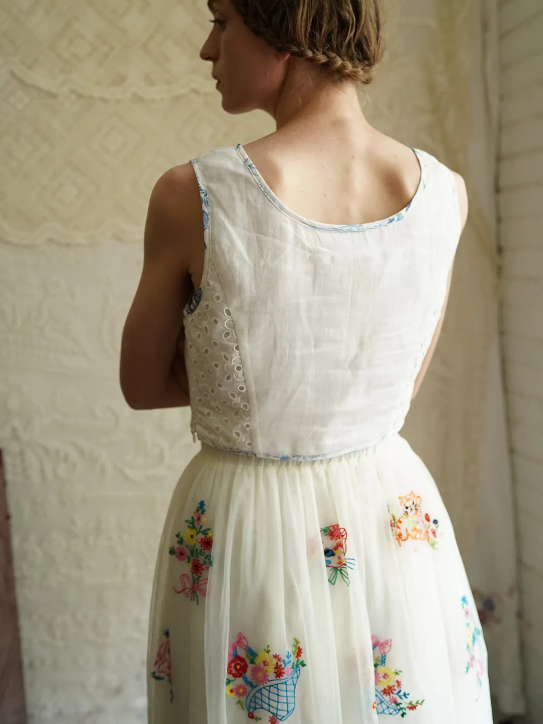 Unlogical Poem Retro Elegant Embroidered Short Vest