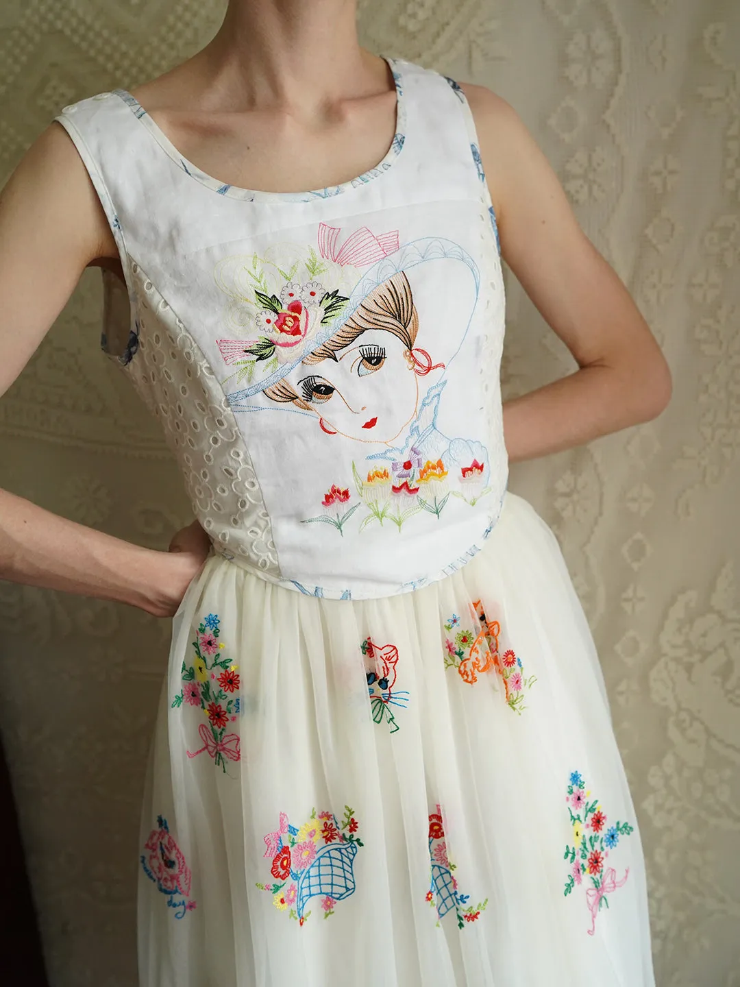 Unlogical Poem Retro Elegant Embroidered Short Vest