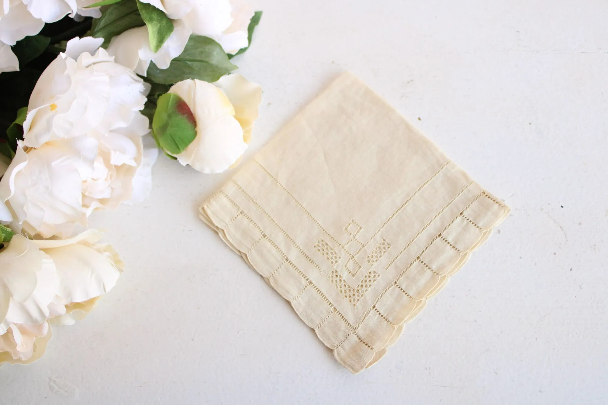 Vintage 1940s  Ivory Linen Natural Plant Hand Dyed Hankie