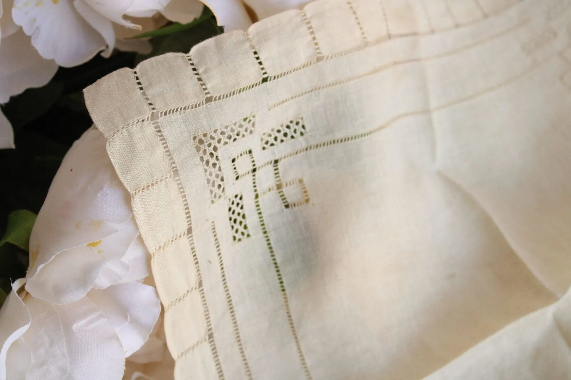 Vintage 1940s  Ivory Linen Natural Plant Hand Dyed Hankie